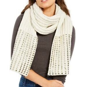 DKNY NEW Chunky Knit Scarf White and Gold Metallic Gold flat studs Crochet Yarn